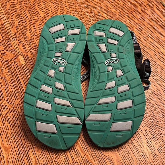 Chaco sandals blue/green size 6. Kids/Juniors - Picture 4 of 5
